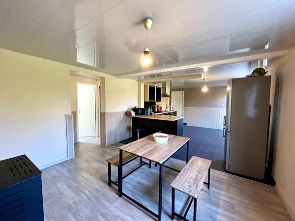 Maison
                                                                                                                                                                                                                                                                                                                        6 pièce(s)                                                                                                                                                                                                          4 chambre(s)                                                                                                                                                                                                          144  m²