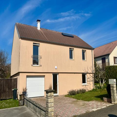 Maison
                                                                                                                                                                                                                                                                                                                        6 pièce(s)                                                                                                                                                                                                          4 chambre(s)                                                                                                                                                                                                          144  m²