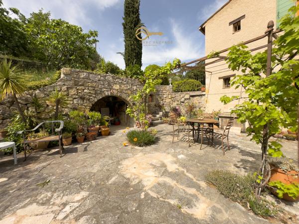 Fayence (83440) Propriété de charme avec vue – 2,3 hectares de terrain – Appartement indépendant – Fayence