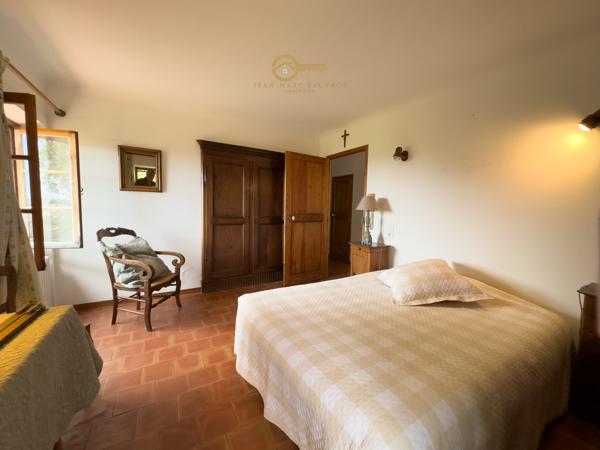 Fayence (83440) Propriété de charme avec vue – 2,3 hectares de terrain – Appartement indépendant – Fayence