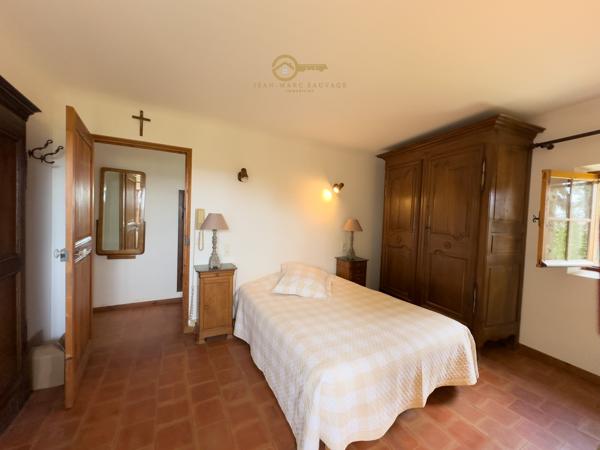 Fayence (83440) Propriété de charme avec vue – 2,3 hectares de terrain – Appartement indépendant – Fayence