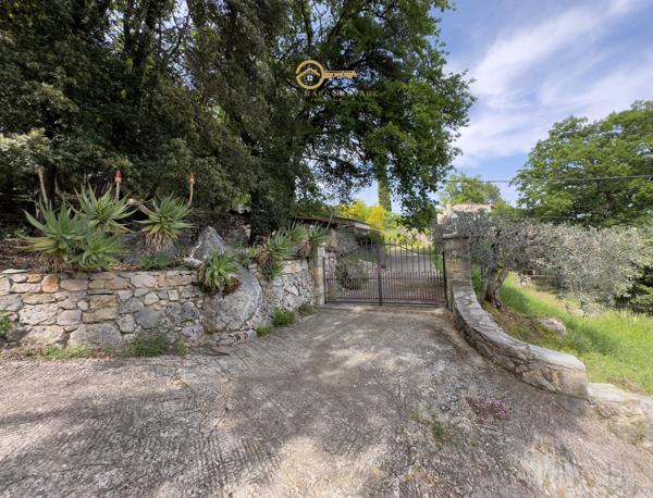 Fayence (83440) Propriété de charme avec vue – 2,3 hectares de terrain – Appartement indépendant – Fayence