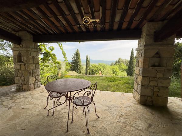 Fayence (83440) Propriété de charme avec vue – 2,3 hectares de terrain – Appartement indépendant – Fayence