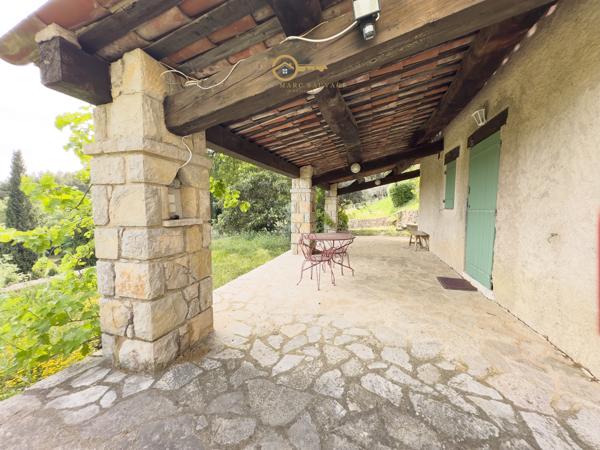 Fayence (83440) Propriété de charme avec vue – 2,3 hectares de terrain – Appartement indépendant – Fayence