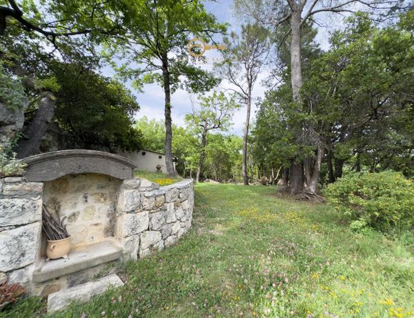 Fayence (83440) Propriété de charme avec vue – 2,3 hectares de terrain – Appartement indépendant – Fayence