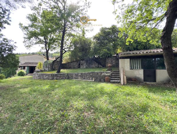Fayence (83440) Propriété de charme avec vue – 2,3 hectares de terrain – Appartement indépendant – Fayence