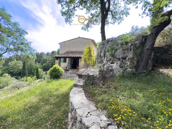 Fayence (83440) Propriété de charme avec vue – 2,3 hectares de terrain – Appartement indépendant – Fayence