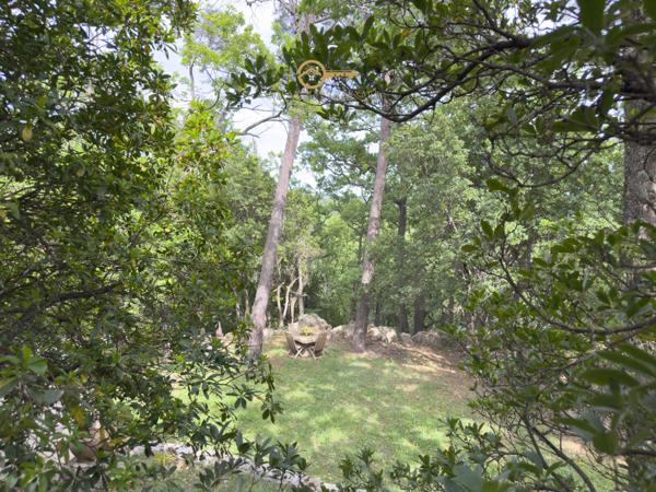 Fayence (83440) Propriété de charme avec vue – 2,3 hectares de terrain – Appartement indépendant – Fayence