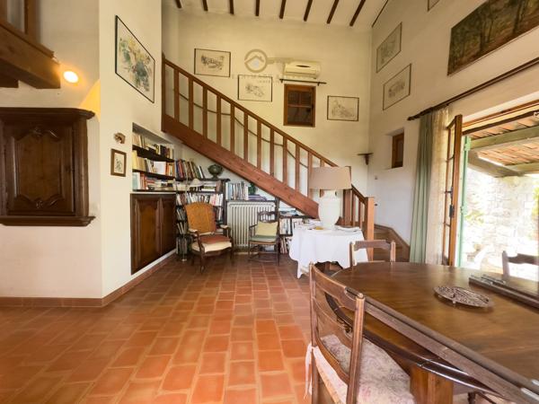 Fayence (83440) Propriété de charme avec vue – 2,3 hectares de terrain – Appartement indépendant – Fayence