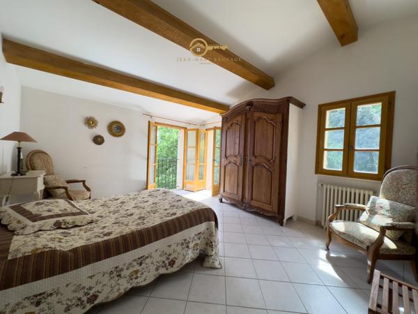 Fayence (83440) Propriété de charme avec vue – 2,3 hectares de terrain – Appartement indépendant – Fayence