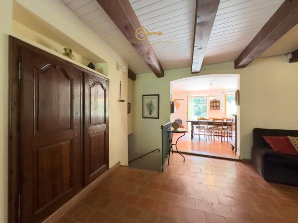 Fayence (83440) Propriété de charme avec vue – 2,3 hectares de terrain – Appartement indépendant – Fayence