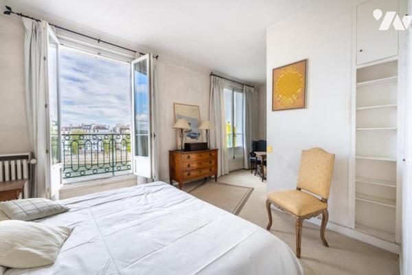 QUAI DE LA TOURNELLE - VUES NOTRE-DAME, SEINE, et ILE SAINT LOUIS - 228,54 m² + balcon + parking