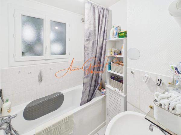 APPARTEMENT T4 LUMINEUX, 3 CHAMBRES ET CAVE