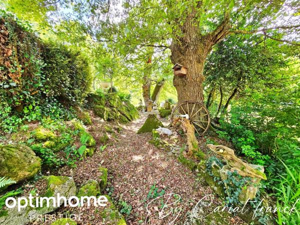 ANCIEN MOULIN DE 160 M², L’ENSEMBLE SUR SON PARC 3755 M² DE TERRAIN CLOS :