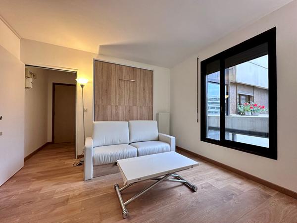 Location appartement Suresnes - 1 pièce(s) - 20 m² - 880 €/mois