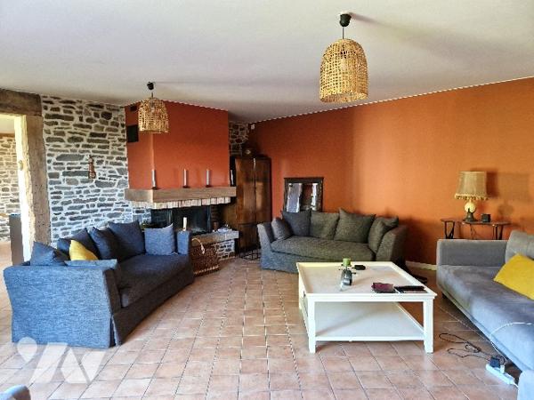 STJEAN LE THOMAS Propriété de caractère comprenant maison d'habitation et gîte indépendant 8 p