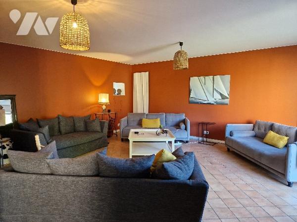 STJEAN LE THOMAS Propriété de caractère comprenant maison d'habitation et gîte indépendant 8 p