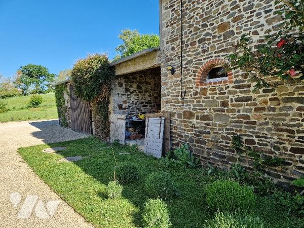 STJEAN LE THOMAS Propriété de caractère comprenant maison d'habitation et gîte indépendant 8 p