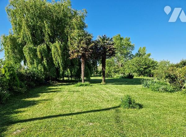 STJEAN LE THOMAS Propriété de caractère comprenant maison d'habitation et gîte indépendant 8 p
