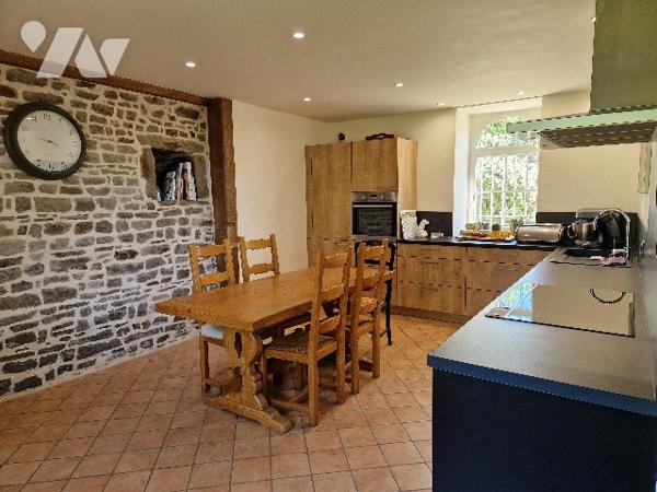 STJEAN LE THOMAS Propriété de caractère comprenant maison d'habitation et gîte indépendant 8 p