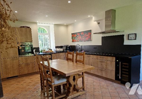 STJEAN LE THOMAS Propriété de caractère comprenant maison d'habitation et gîte indépendant 8 p