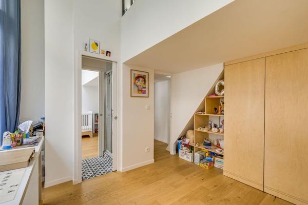 EXCEPTIONNEL APPARTEMENT FAMILIAL CONTEMPORAIN AVEC JARDIN — PARIS 11