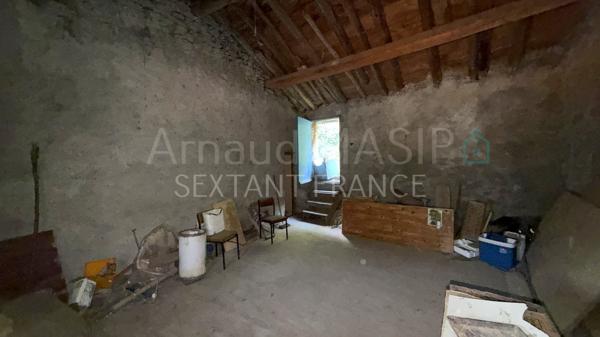 MAISON DE HAMEAU 4F A RENOVER, 3-CH, JARDIN, TERRASSE, GRANGE ATTENANTE