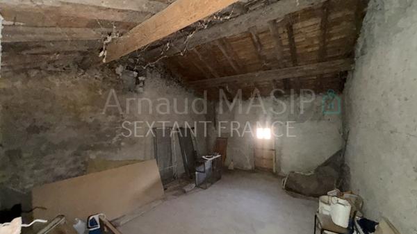 MAISON DE HAMEAU 4F A RENOVER, 3-CH, JARDIN, TERRASSE, GRANGE ATTENANTE