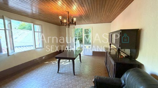 MAISON DE HAMEAU 4F A RENOVER, 3-CH, JARDIN, TERRASSE, GRANGE ATTENANTE