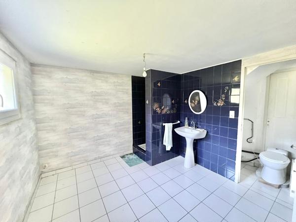 Maison Proche commodités avec garnd terrain , studio et garage