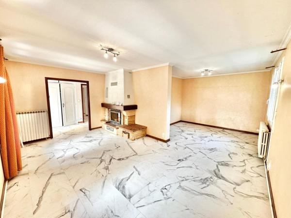 Maison Proche commodités avec garnd terrain , studio et garage