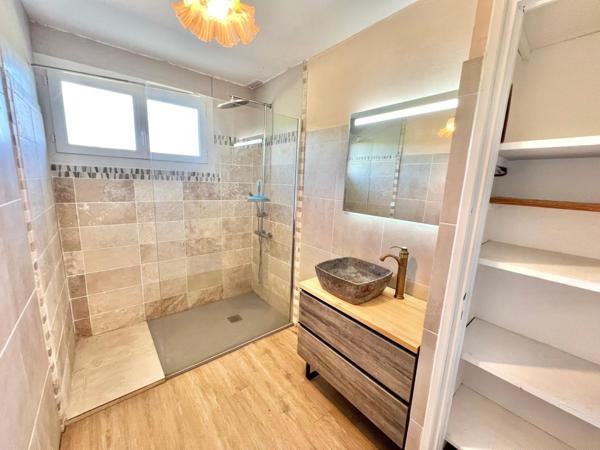 Maison Proche commodités avec garnd terrain , studio et garage