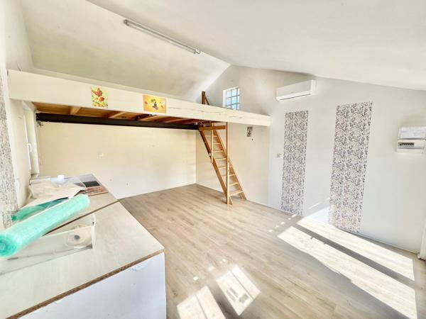 Maison Proche commodités avec garnd terrain , studio et garage