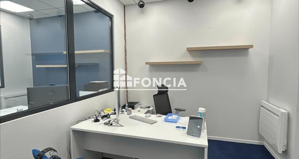 Location Local commercial 2 pièces 50 m² - Saint-étienne 42000