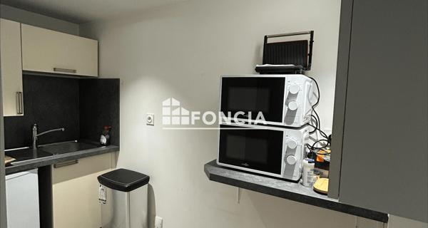 Location Local commercial 2 pièces 50 m² - Saint-étienne 42000