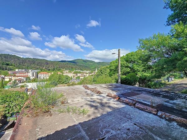 Grange avec terrasse de toit et vue panoramique sur les hauteurs de Lamalou-les-Bains – À aménager selon vos envies