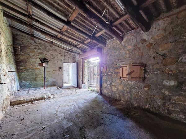 Grange avec terrasse de toit et vue panoramique sur les hauteurs de Lamalou-les-Bains – À aménager selon vos envies