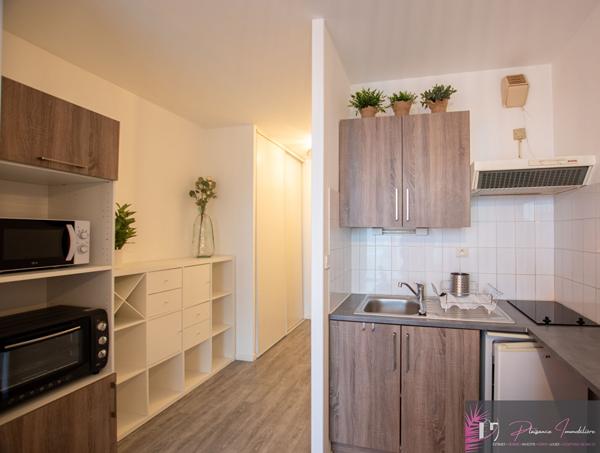 Studio rénové avec gout DISPO JUSQU'A FIN JUIN 2023  La rochelle