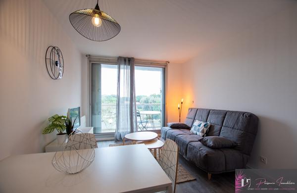 Studio rénové avec gout DISPO JUSQU'A FIN JUIN 2023  La rochelle