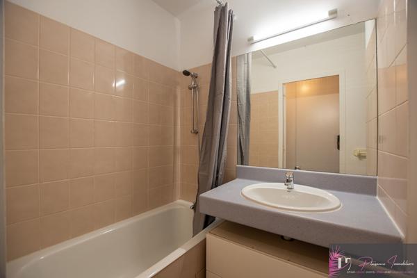 Studio rénové avec gout DISPO JUSQU'A FIN JUIN 2023  La rochelle