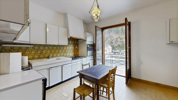 Puget-Théniers (06260) Duplex centre village, 4 chambres, grenier, double garage