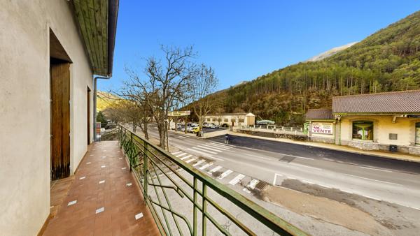 Puget-Théniers (06260) Duplex centre village, 4 chambres, grenier, double garage