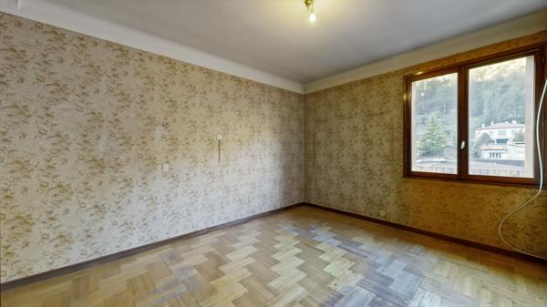 Puget-Théniers (06260) Duplex centre village, 4 chambres, grenier, double garage