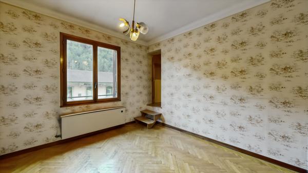 Puget-Théniers (06260) Duplex centre village, 4 chambres, grenier, double garage