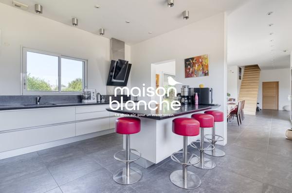 MAISON CONTEMPORAINE D’EXCEPTION – À 20 MIN AU NORD D’ANGERS