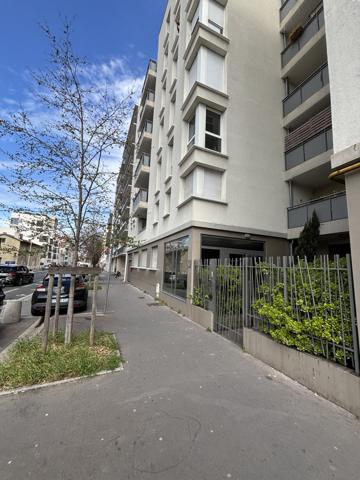 Appartement au 2e étage de 62 m² rue PIERRE DELORRE à LYON 69008 avec garage sans travaux . Lyon (69008)