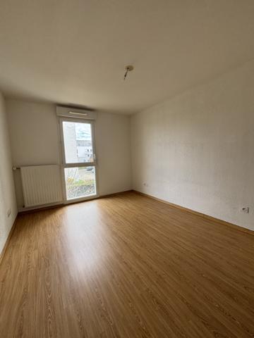 Appartement au 2e étage de 62 m² rue PIERRE DELORRE à LYON 69008 avec garage sans travaux . Lyon (69008)