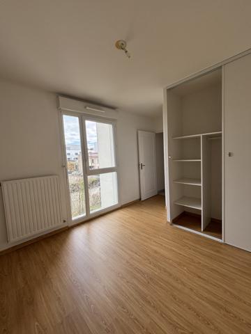 Appartement au 2e étage de 62 m² rue PIERRE DELORRE à LYON 69008 avec garage sans travaux . Lyon (69008)