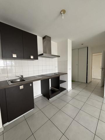 Appartement au 2e étage de 62 m² rue PIERRE DELORRE à LYON 69008 avec garage sans travaux . Lyon (69008)