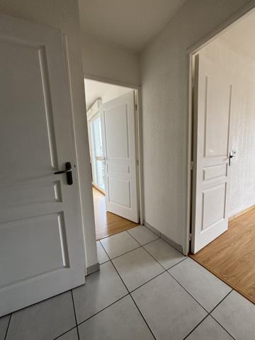 Appartement au 2e étage de 62 m² rue PIERRE DELORRE à LYON 69008 avec garage sans travaux . Lyon (69008)